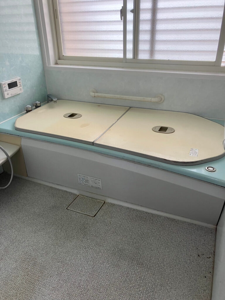 浴室クリーニングの施工前の画像